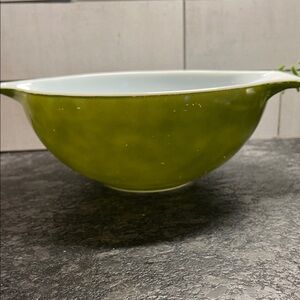 444 4 qt Pyrex Verde Green Cinderella Mixing Bowl.  Near perfect condition